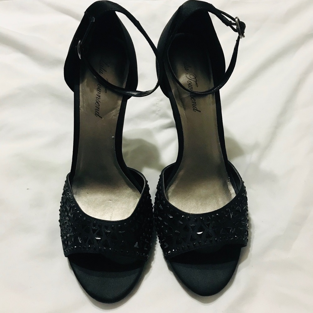 Heels - Picture 2 of 3